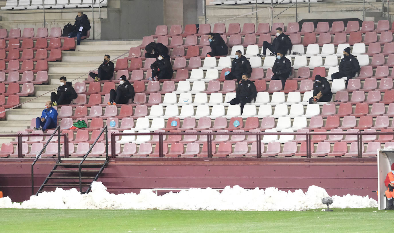 Los blanquirrojos se han impuesto al Mirandés en un choque marcado por el estado del terreno de juego tras la nevada caída en la capital riojana