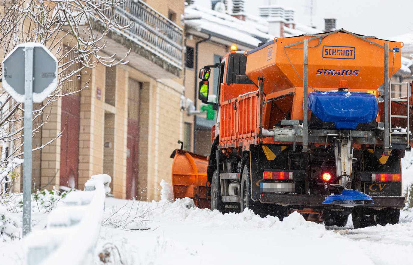 Municipios como Uruñuela, Najera, Sotés, Ventosa o Navarrete han recibido a la nieve en este 2 de enero