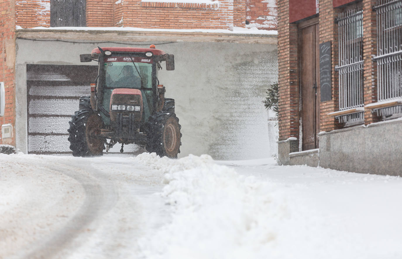 Municipios como Uruñuela, Najera, Sotés, Ventosa o Navarrete han recibido a la nieve en este 2 de enero