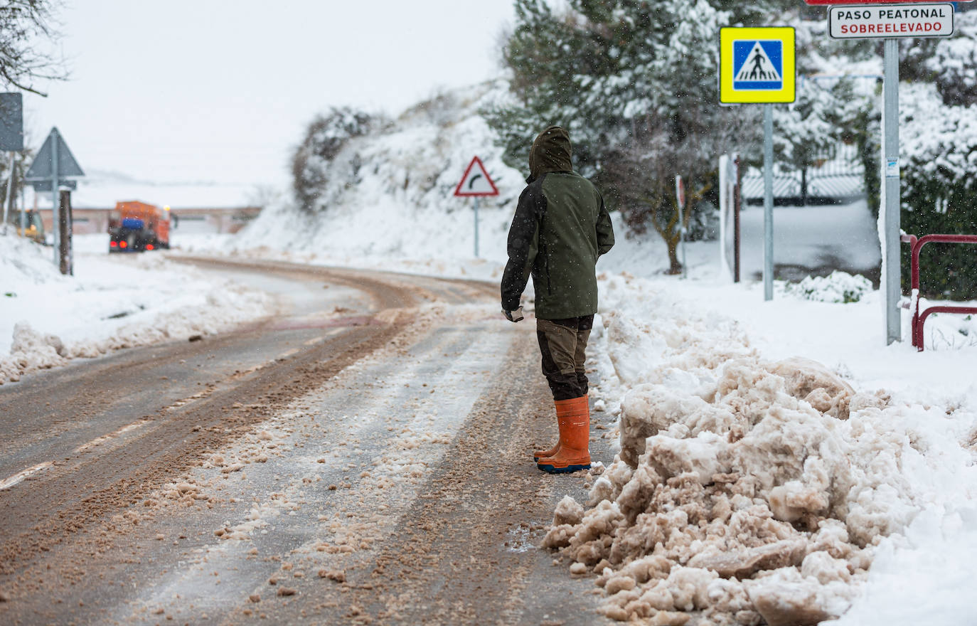 Municipios como Uruñuela, Najera, Sotés, Ventosa o Navarrete han recibido a la nieve en este 2 de enero