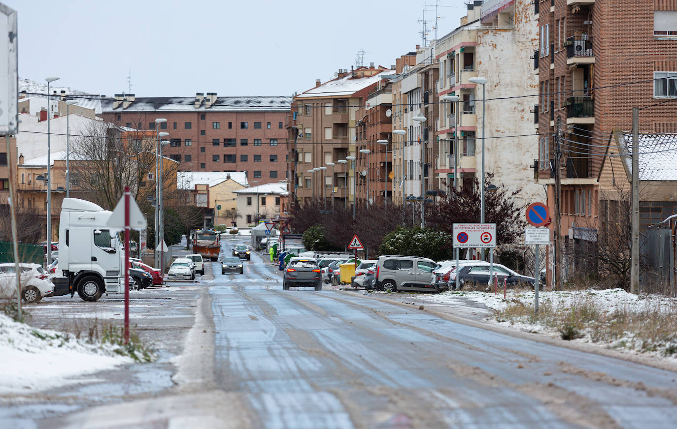 Municipios como Uruñuela, Najera, Sotés, Ventosa o Navarrete han recibido a la nieve en este 2 de enero