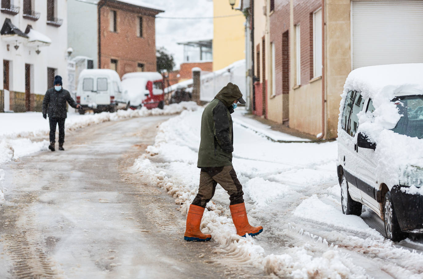 Municipios como Uruñuela, Najera, Sotés, Ventosa o Navarrete han recibido a la nieve en este 2 de enero