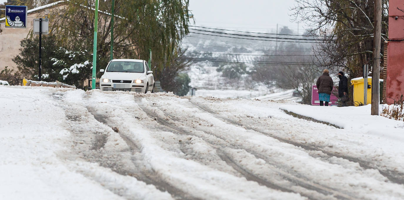 Municipios como Uruñuela, Najera, Sotés, Ventosa o Navarrete han recibido a la nieve en este 2 de enero