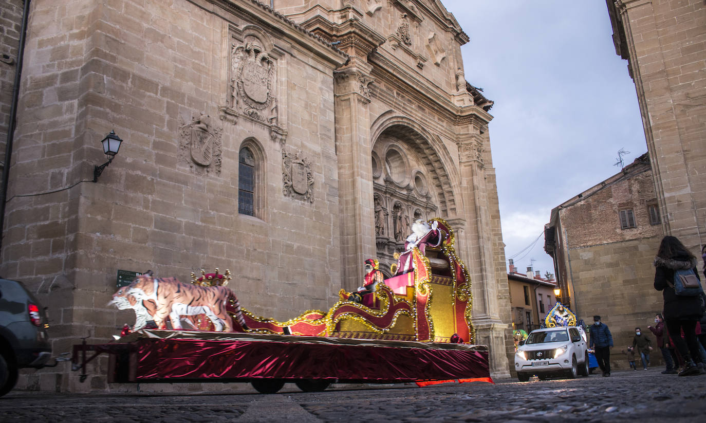 Los ciudadanos han disfrutado saludando a sus majestades