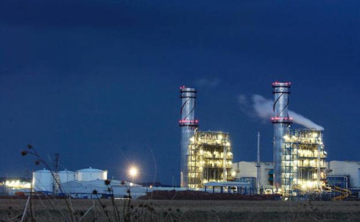 La central térmica ContourGlobal, en Arrúbal, en una imagen de archivo. / JUSTO RODRIGUEZ