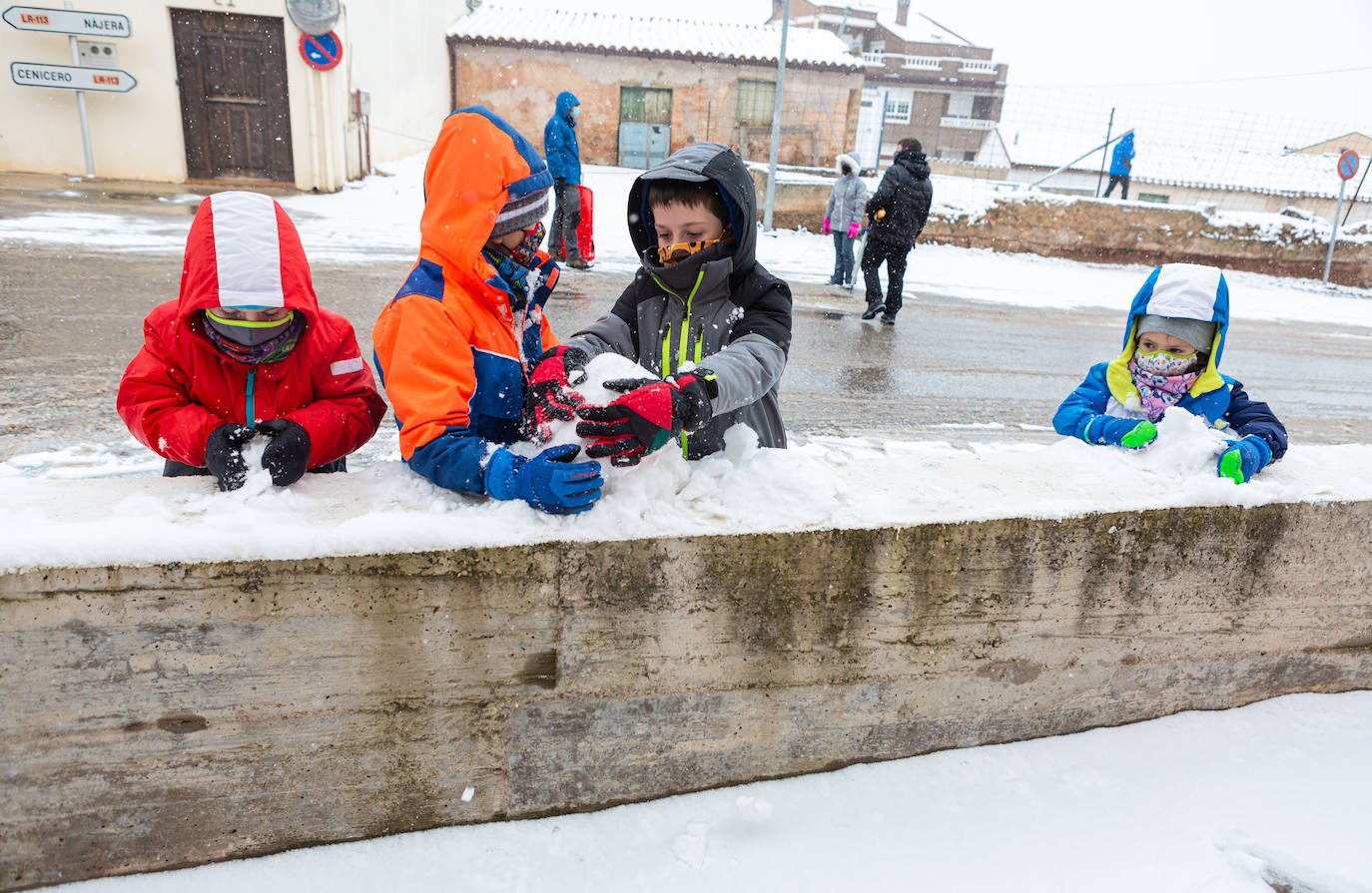 Fotos: Jornada de nieve en Uruñuela