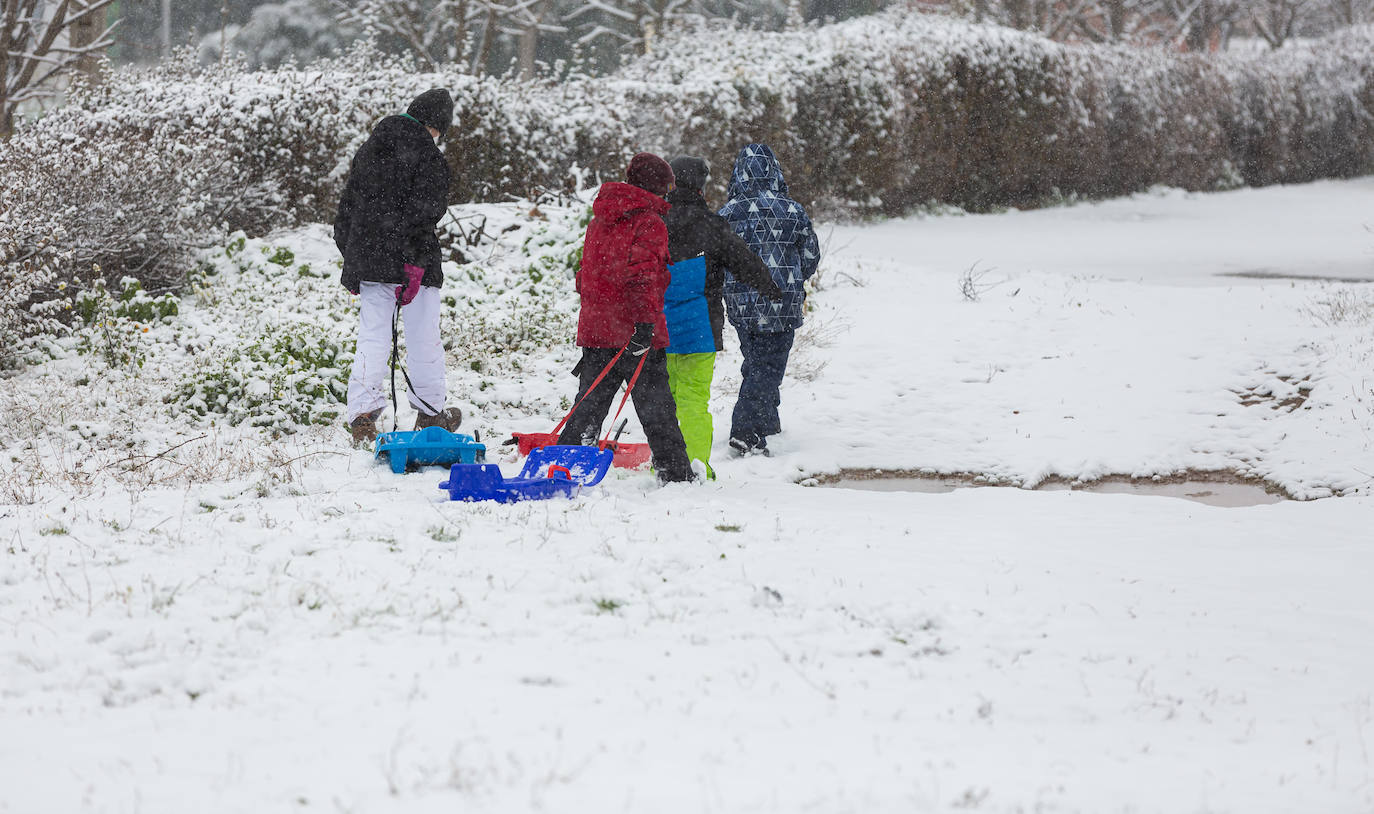 Fotos: Jornada de nieve en Uruñuela