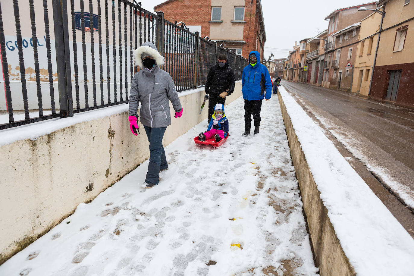 Fotos: Jornada de nieve en Uruñuela