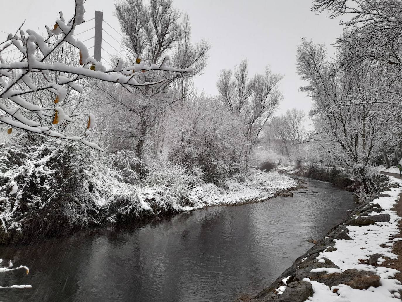 Fotos: La nieve &#039;toma&#039; el parque del Iregua