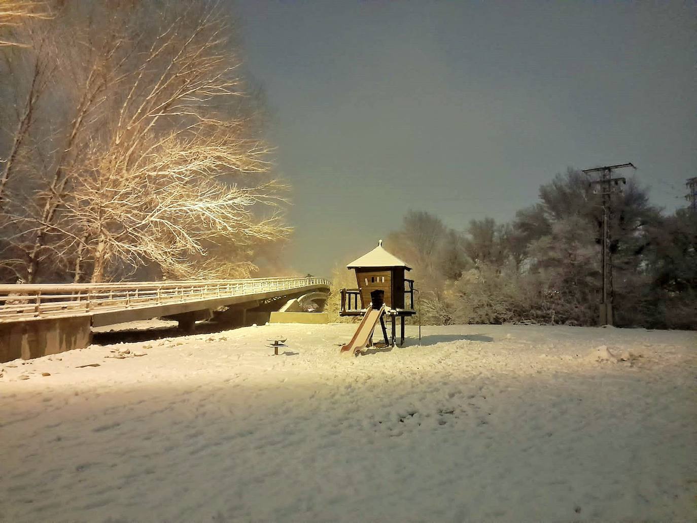 Fotos: La nieve &#039;toma&#039; el parque del Iregua