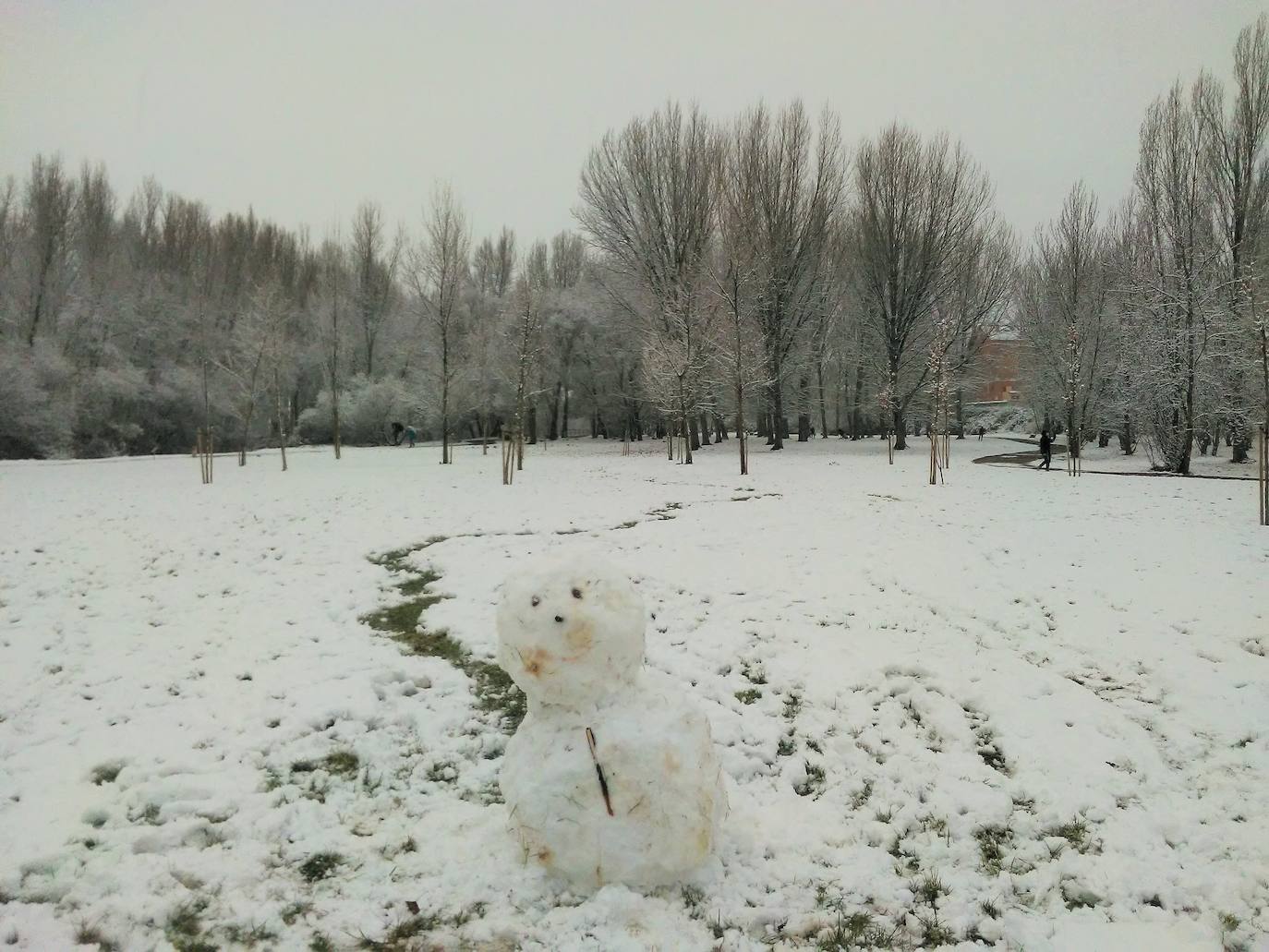 Fotos: La nieve &#039;toma&#039; el parque del Iregua