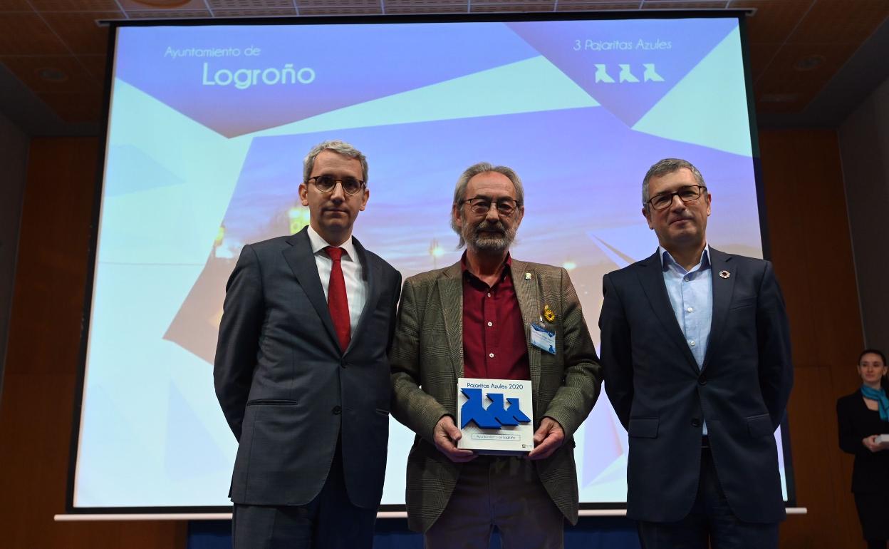 José Manuel Zúñiga, en la entrega del reconocimiento de tres Pajaritas Azules de la edición anterior