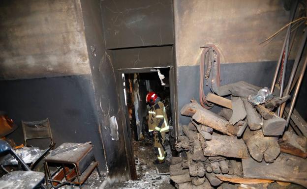 El fuego calcina dos casas en Sojuela