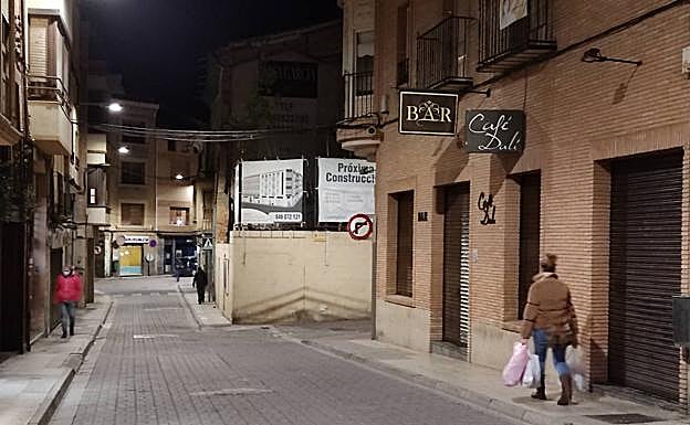 Calles vacías y comercios cerrados en Alfaro.