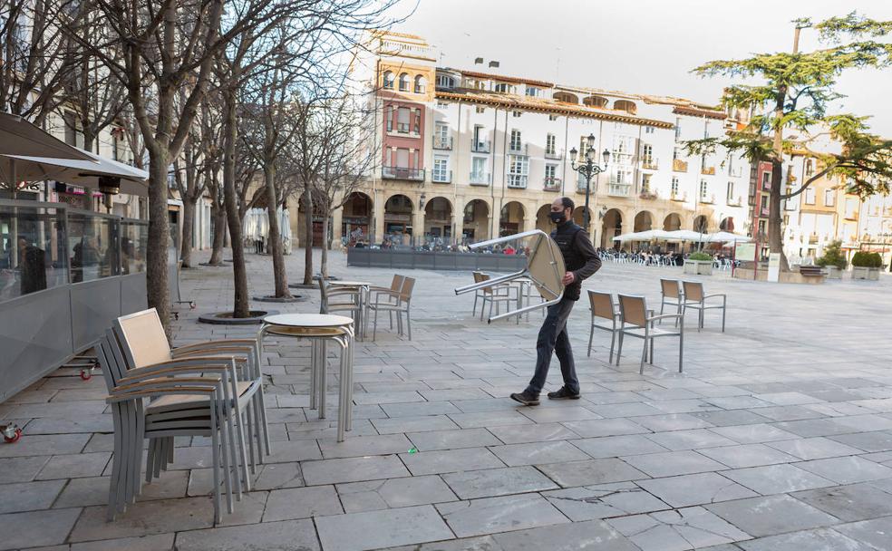 El Café del Mercado cierra su terraza unos minutos antes de las 17.00 horas. 