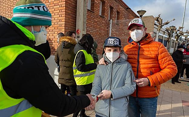 Toma de temperatura a la entrada al campo. 