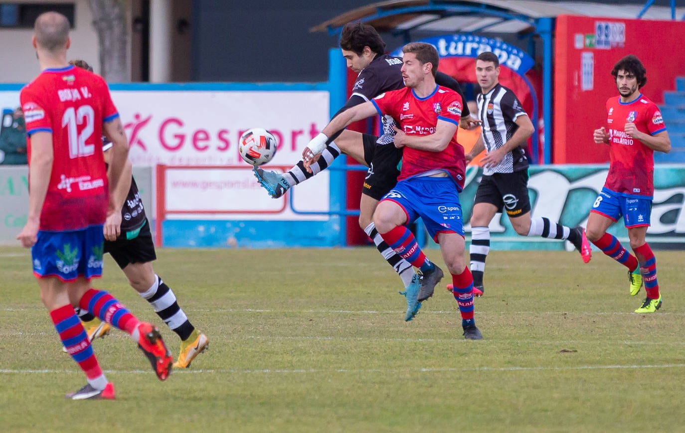 Fotos: Las imágenes del derbi entre el Calahorra y el Haro