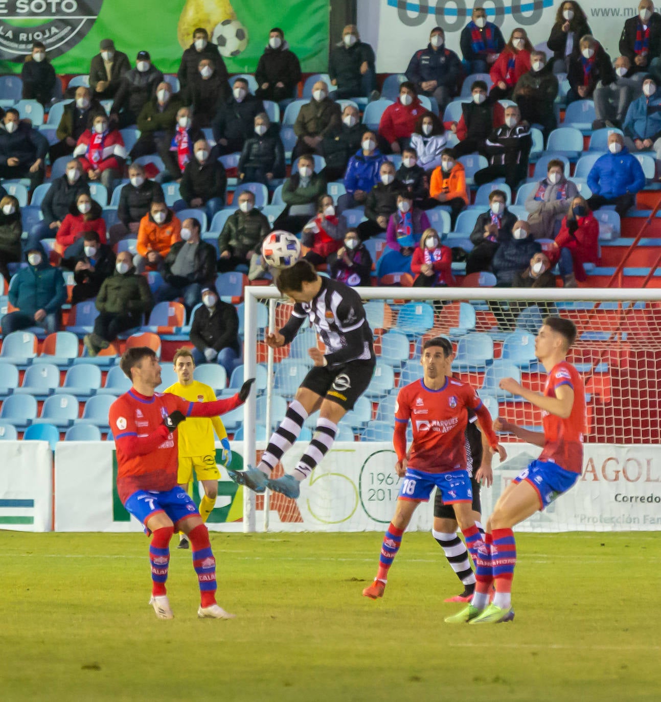 Fotos: Las imágenes del derbi entre el Calahorra y el Haro