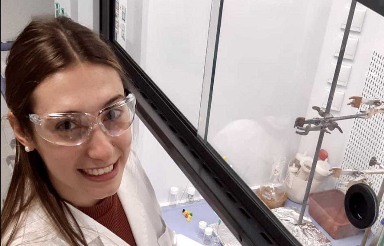 Noelia Salaverri, en el laboratorio de la UAM. 