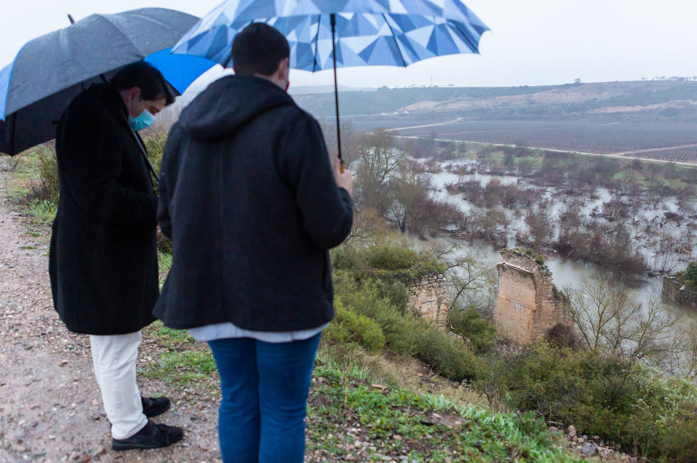 Fotos: Se derrumba el arco riojano del puente Mantible