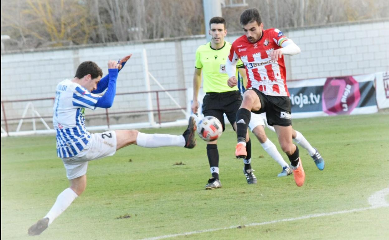 Emilio, en un momento del partido. 