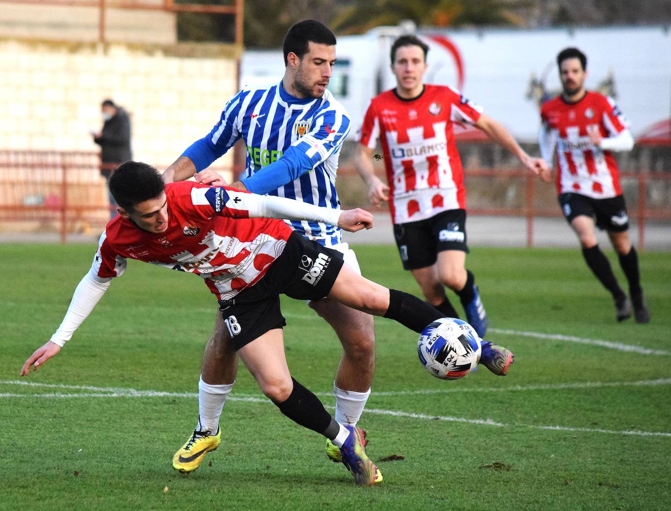 Fotos: Las imágenes de la derrota de la SD Logroñés ante el Izarra