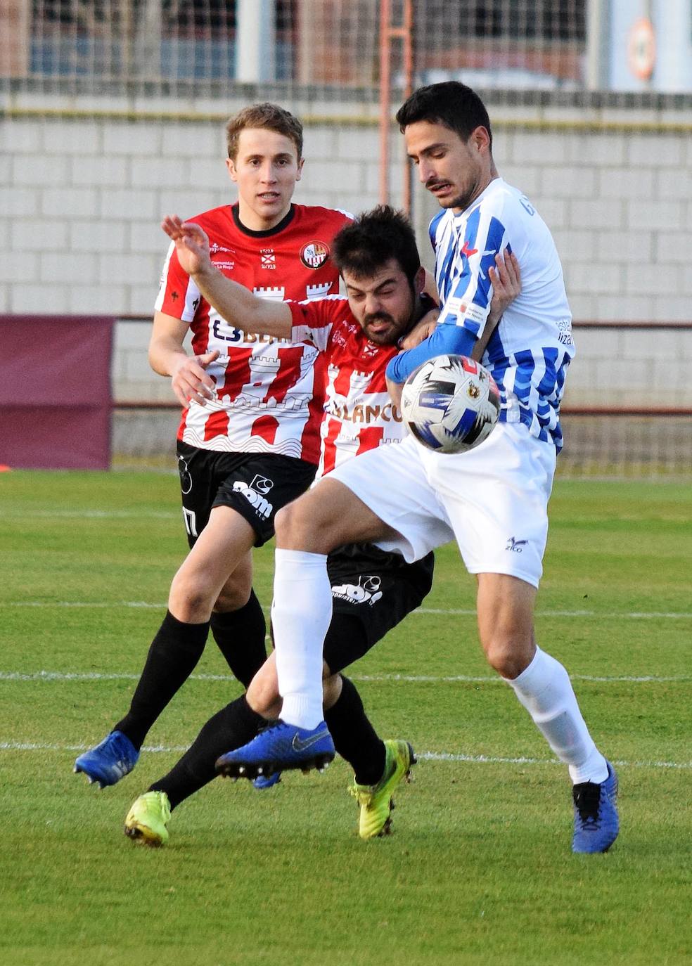 Fotos: Las imágenes de la derrota de la SD Logroñés ante el Izarra