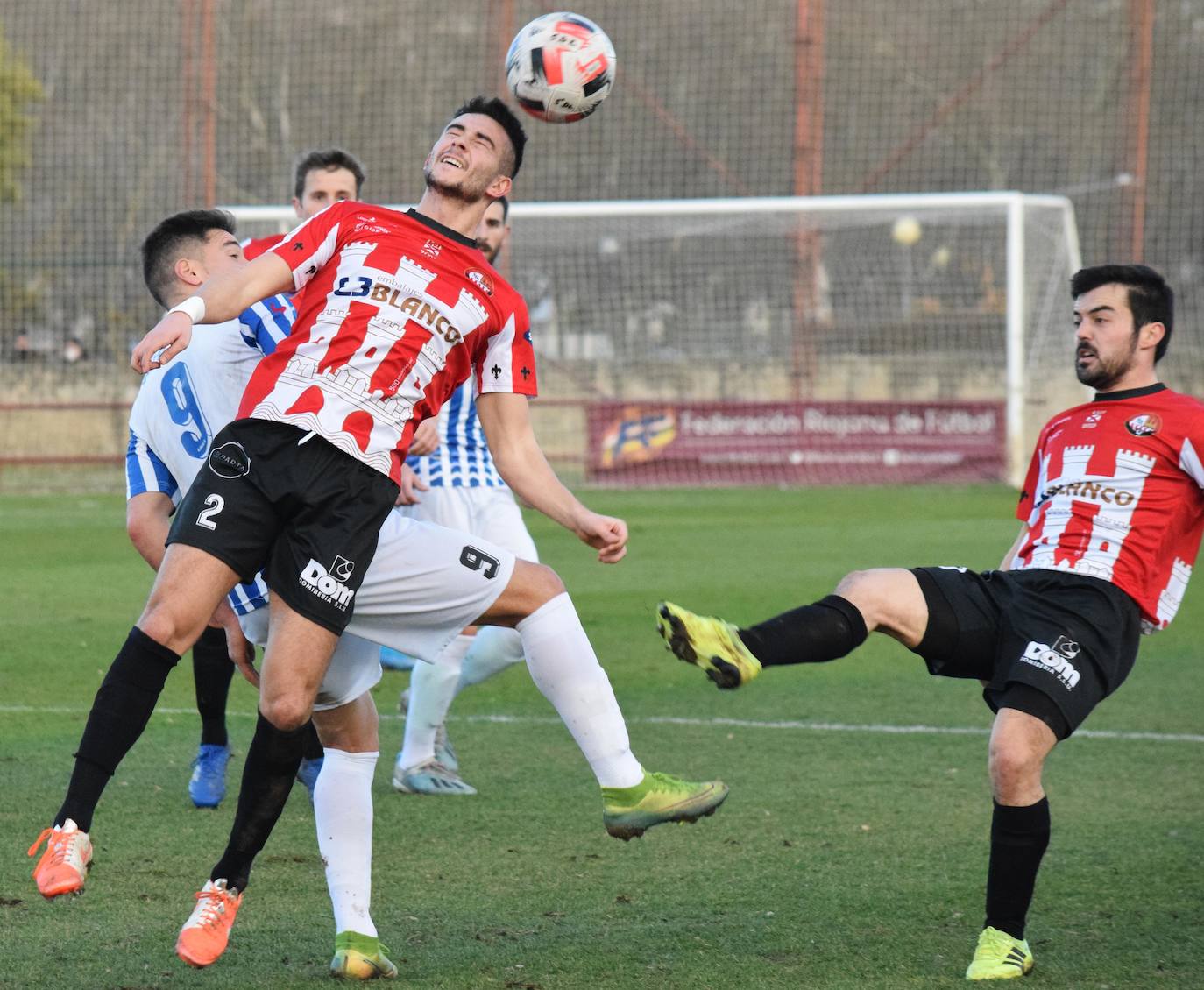 Fotos: Las imágenes de la derrota de la SD Logroñés ante el Izarra