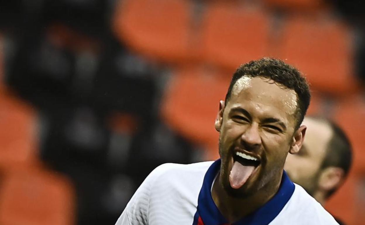 Neymar sonríe con el PSG. 