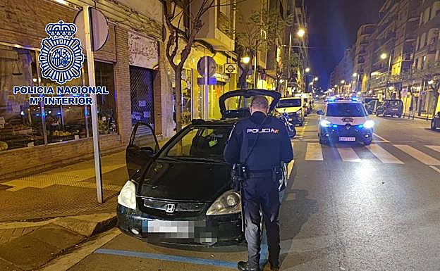 La Policía Nackional en una de sus intervenciones el pasado fin de semana. 