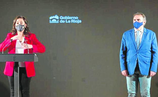 La presidenta Andreu, junto con el exconsejero José Ignacio Castresana, en la puesta en escena del Plan de Transformación de La Rioja. 