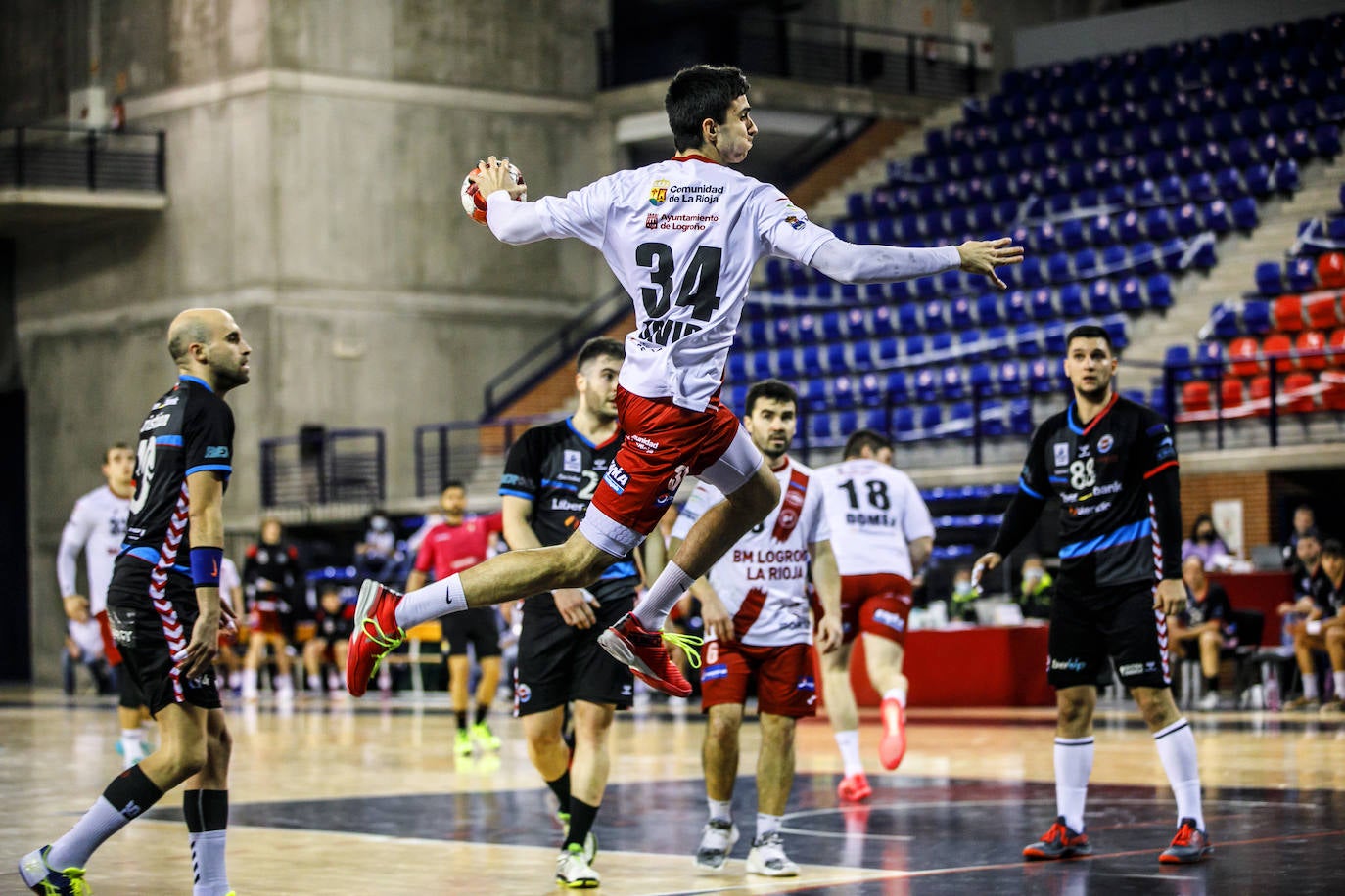 Fotos: Las imágenes de la derrota del Ciudad de Logroño ante el Sinfín