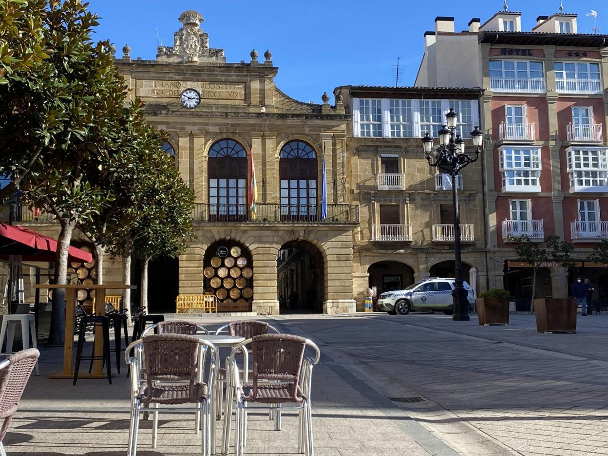 Una terraza sin clientes en la plaza de la Paz el pasado mes de diciembre. 