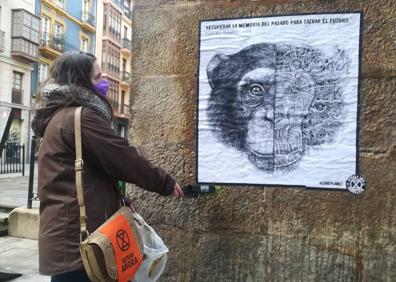 Imagen secundaria 1 - Arriba, un grafiti del artista noruego Pobel denuncia el deshielo del Ártico en una calle de su país. En medio, en Bilbao, Extinction Rebellion Bizkaia. 