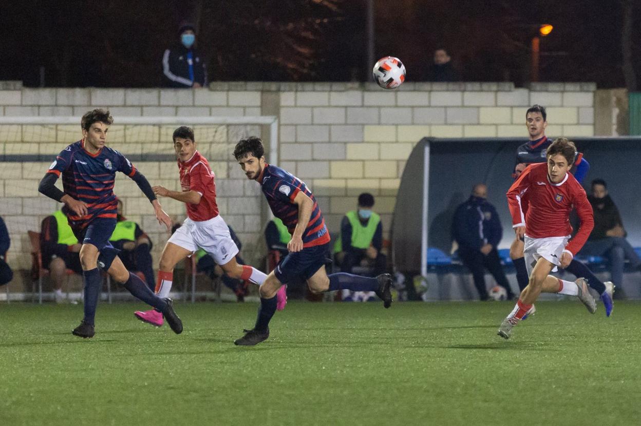 Partido entre el Anguiano y el Villegas el pasado miércoles. 