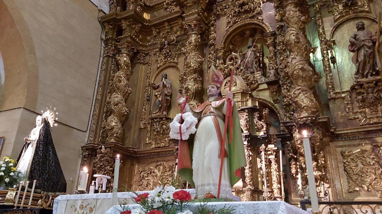 San Blas y la Virgen de la Soledad, ayer en Cornago. 