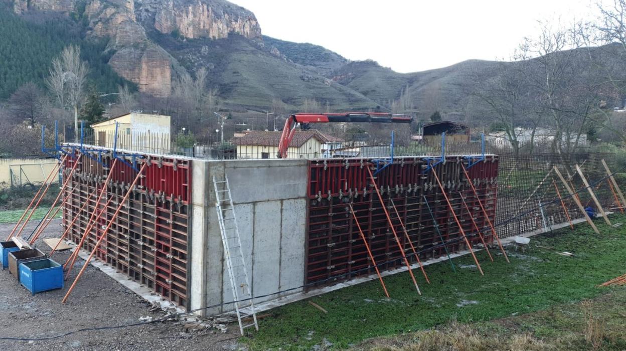 El nuevo frontón de Islallana, en construcción. 