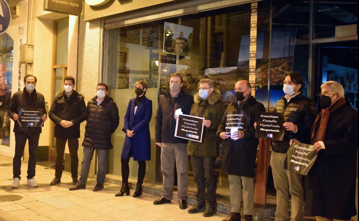 Velas por el comercio riojano