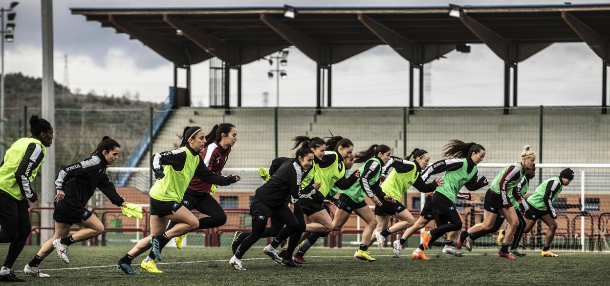 Entrenamiento del EDF Logroño, en las instalaciones de Pradoviejo, previo al partido de esta tarde contra el Valencia. 