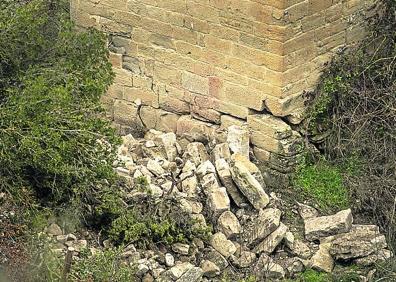 Imagen secundaria 1 - Detalles de la pila «que se desliza y gira» y del estribo. 