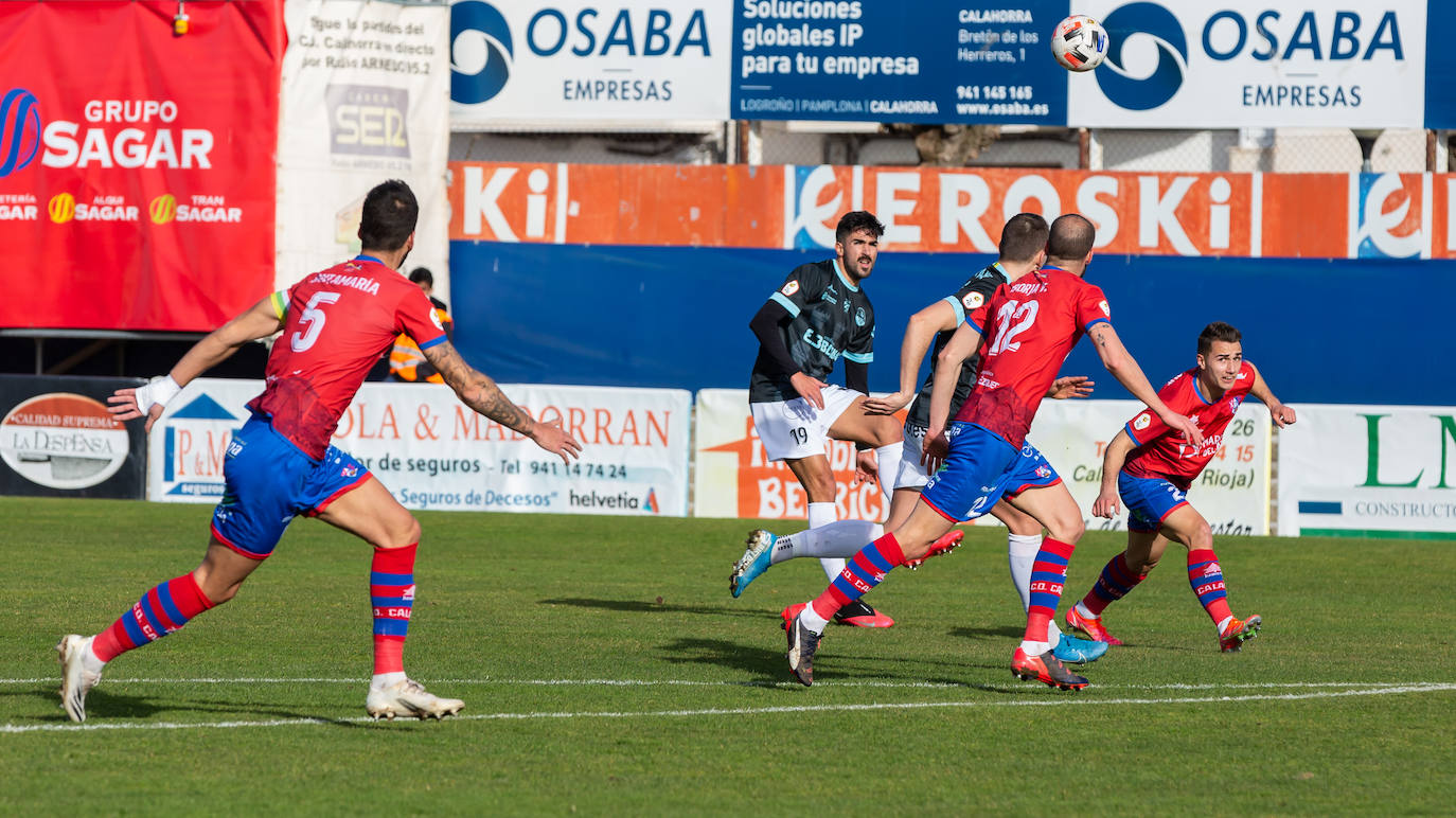 Fotos: Las imágenes del derbi entre el Calahorra y la SD Logroñés en La Planilla