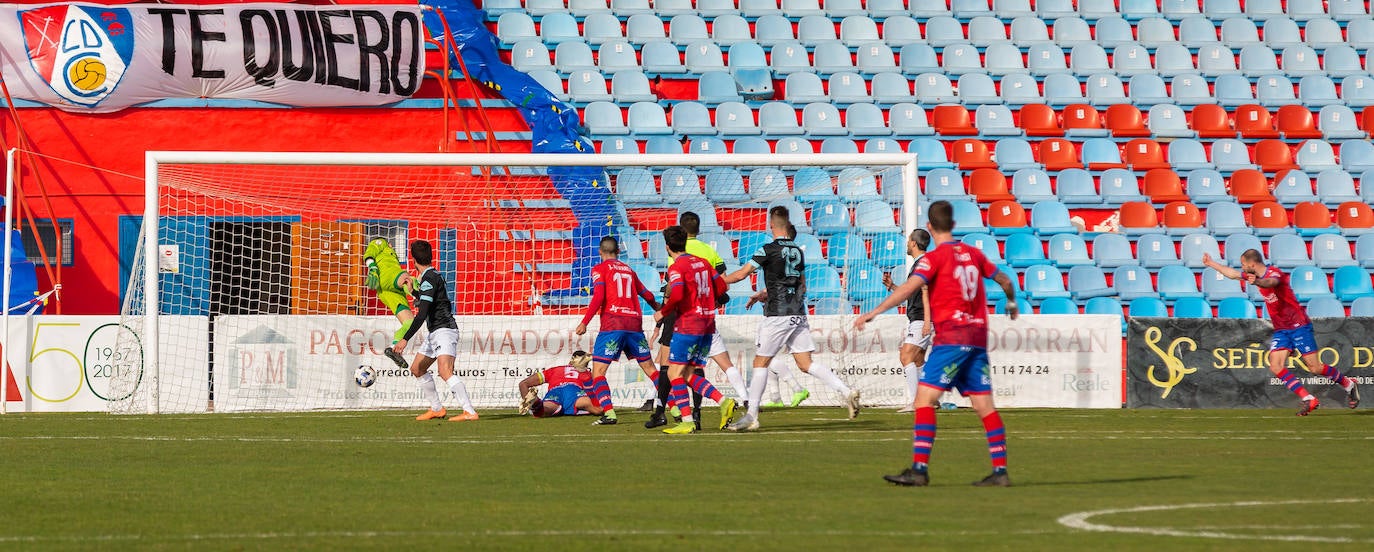 Fotos: Las imágenes del derbi entre el Calahorra y la SD Logroñés en La Planilla