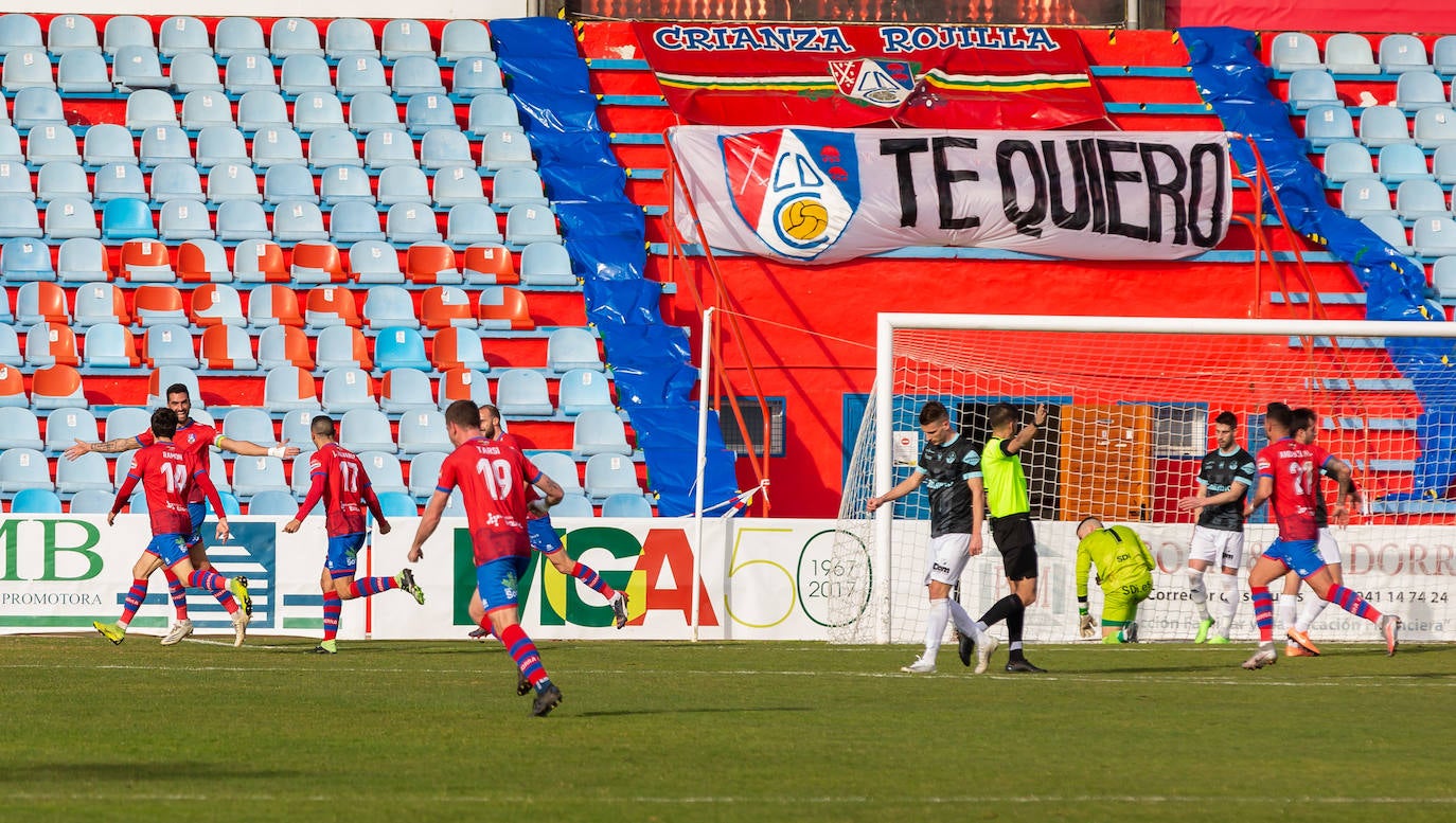 Fotos: Las imágenes del derbi entre el Calahorra y la SD Logroñés en La Planilla