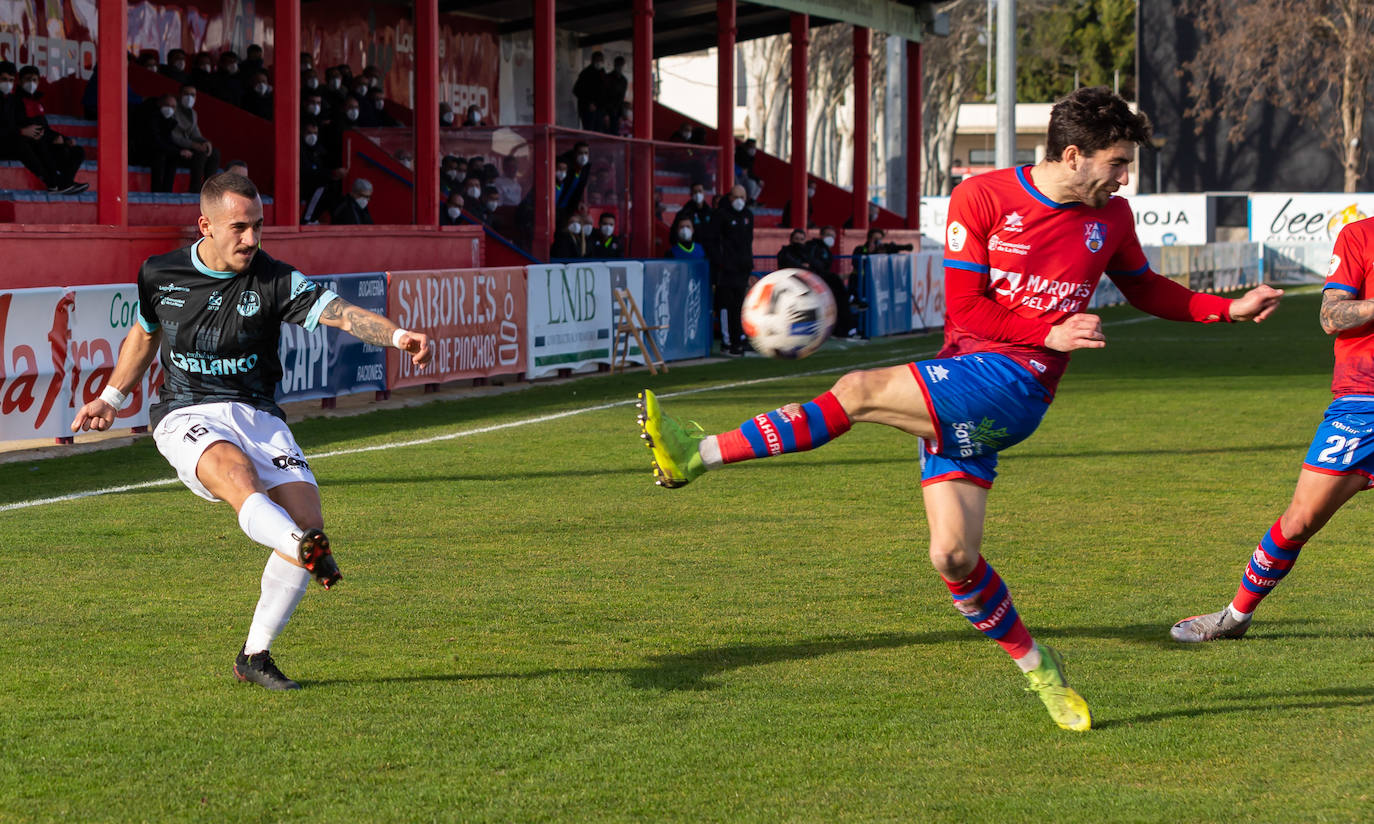 Fotos: Las imágenes del derbi entre el Calahorra y la SD Logroñés en La Planilla