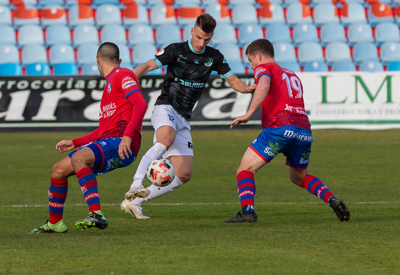 Fotos: Las imágenes del derbi entre el Calahorra y la SD Logroñés en La Planilla