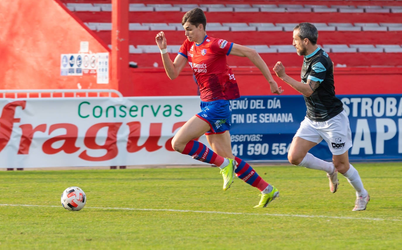 Fotos: Las imágenes del derbi entre el Calahorra y la SD Logroñés en La Planilla