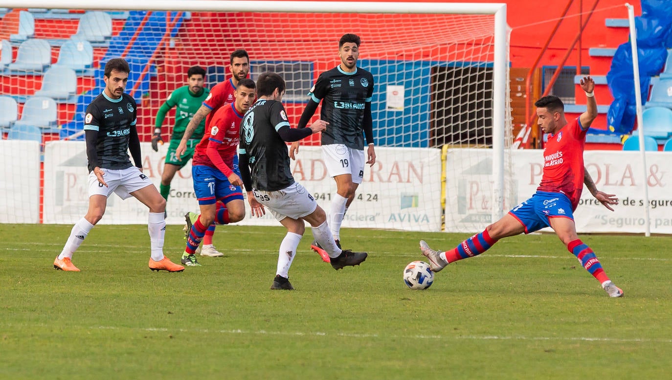 Fotos: Las imágenes del derbi entre el Calahorra y la SD Logroñés en La Planilla