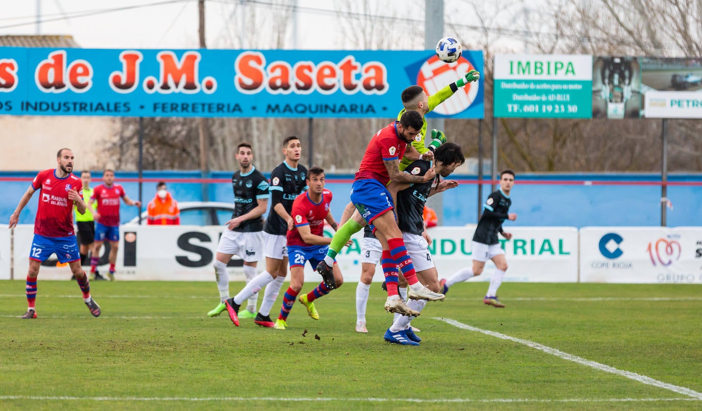 Fotos: Las imágenes del derbi entre el Calahorra y la SD Logroñés en La Planilla