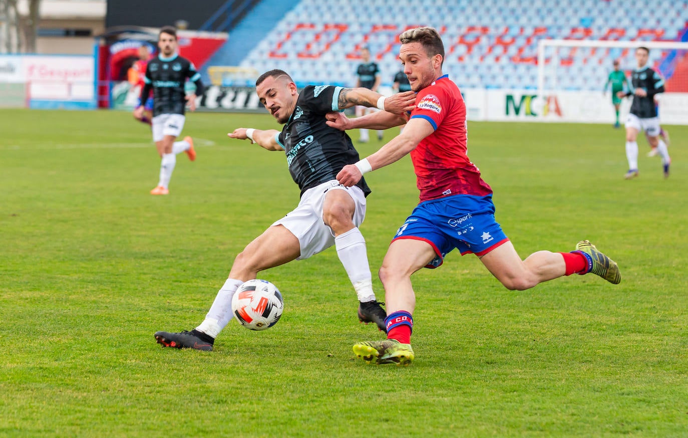 Fotos: Las imágenes del derbi entre el Calahorra y la SD Logroñés en La Planilla