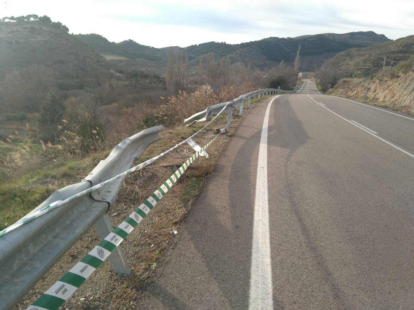 Imagen secundaria 1 - Un hombre resulta herido tras salirse de la vía con su vehículo en Cervera